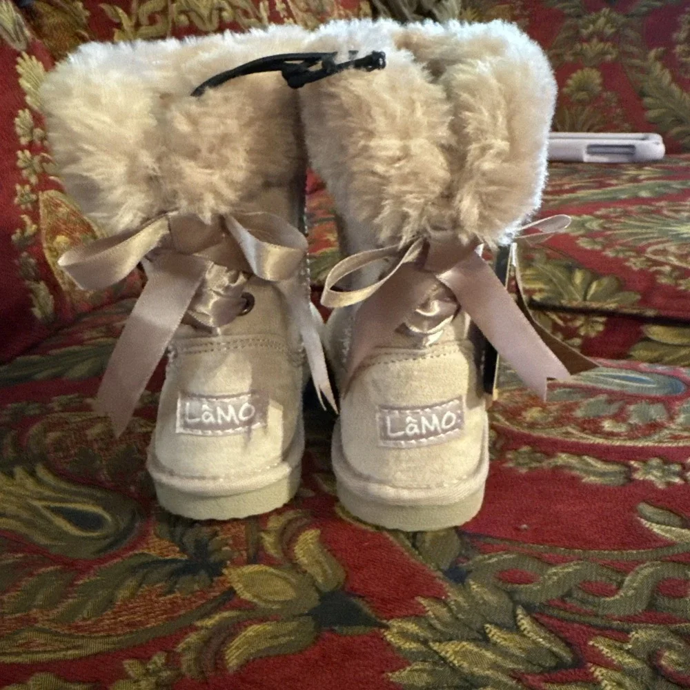 LAMO Suede Faux Fur Wrap Around Boots Size 11 Girls Brand New Color light pink